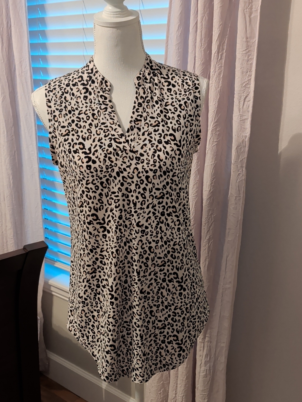 Sleeveless Leopard Print V-Neck Blouse - Black on Cream